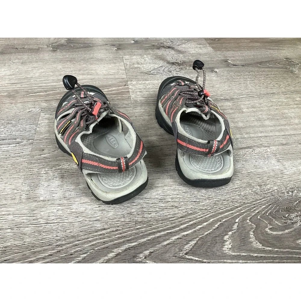 KEEN Womens Size 6 Newport H2 Grey Magnet Coral Pink Hiking Kayaking Sandals
